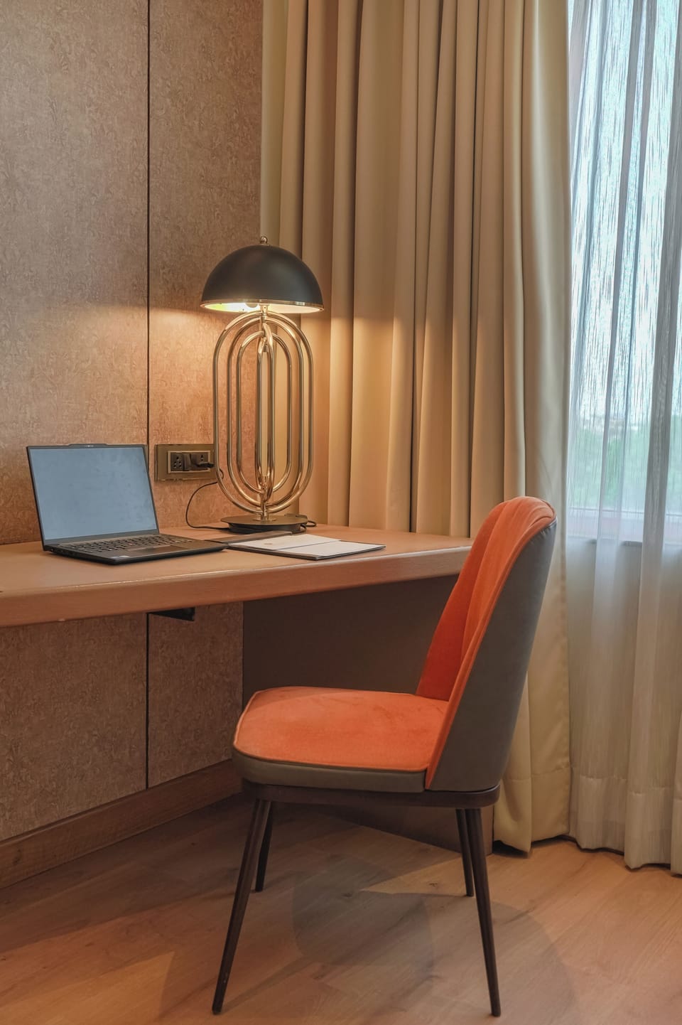 Junior Studio Suite | Minibar, in-room safe, iron/ironing board, rollaway beds