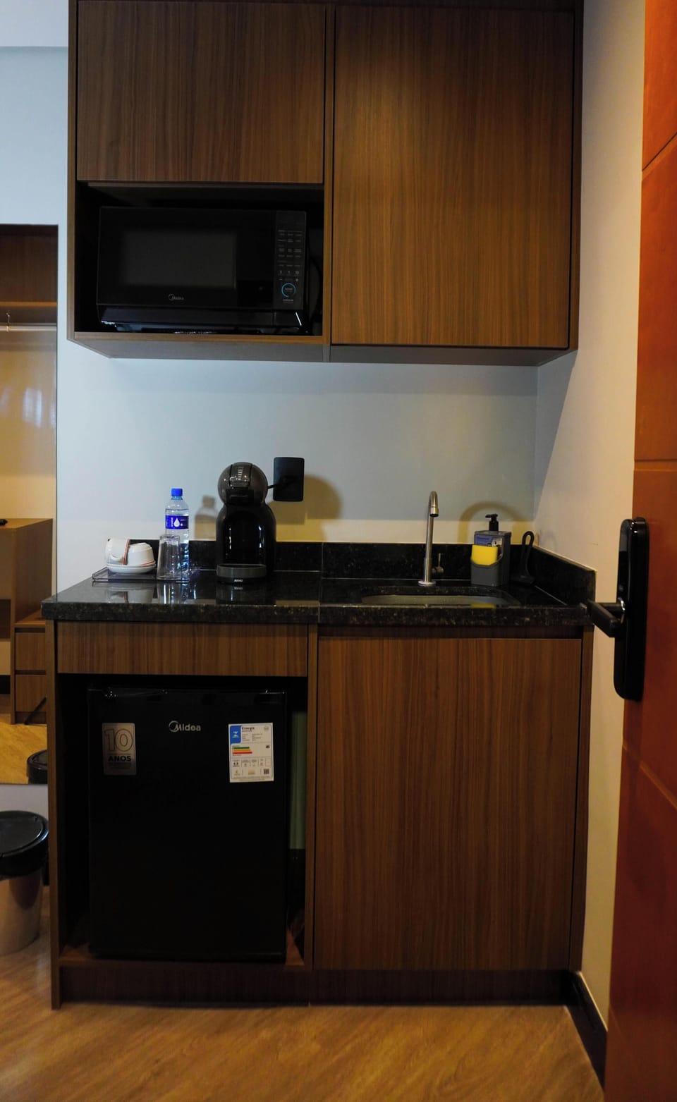 Deluxe Double Room | Private kitchen | Mini-fridge, microwave