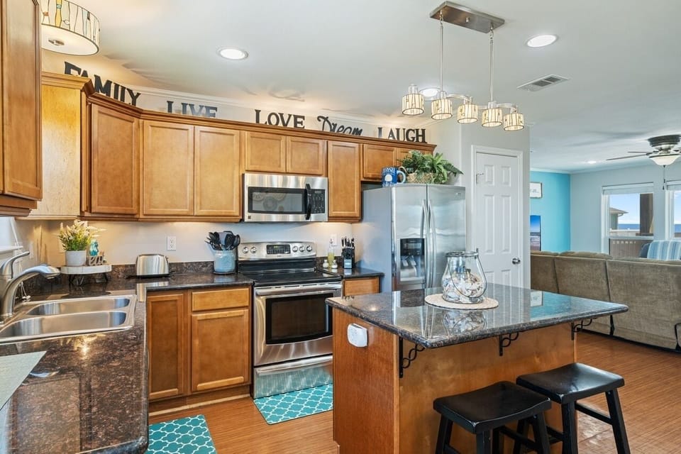 House, 3 Bedrooms | Private kitchen | Fridge, coffee/tea maker