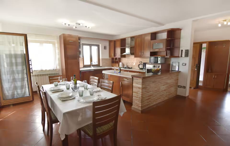 Apartment, 3 Bedrooms, Patio, Garden View | Dining room
