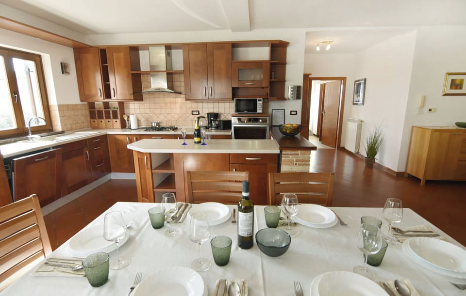 Apartment, 3 Bedrooms, Patio, Garden View | Interior