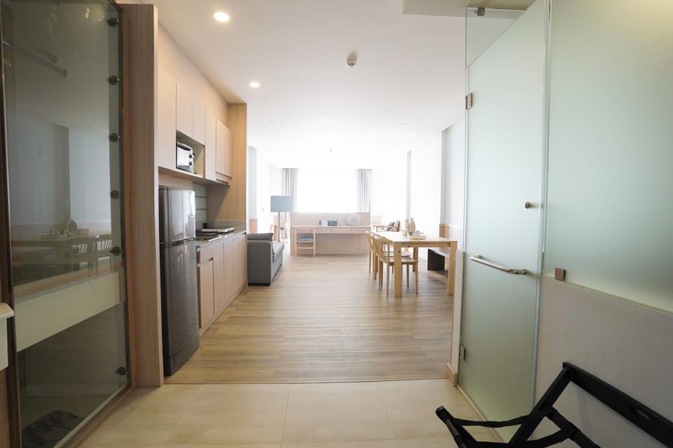 Deluxe Studio Suite, Sea View | Soundproofing, free WiFi, bed sheets