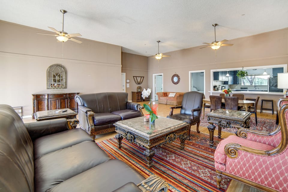 House (4 Bedrooms) | Interior