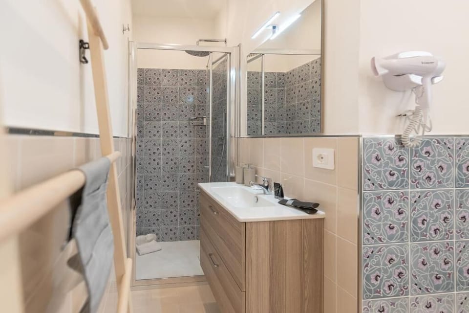 Superior Double Room, Balcony, Mountain View | Bathroom | Shower, hair dryer, bidet, towels