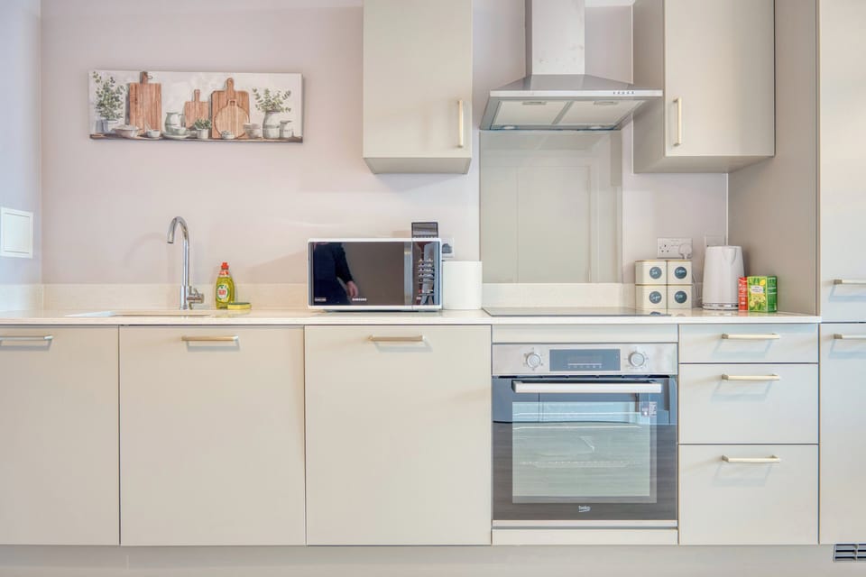 Luxury Apartment, 1 King Bed with Sofa bed, Non Smoking, Kitchenette | Private kitchen | Full-size fridge, microwave, oven, toaster