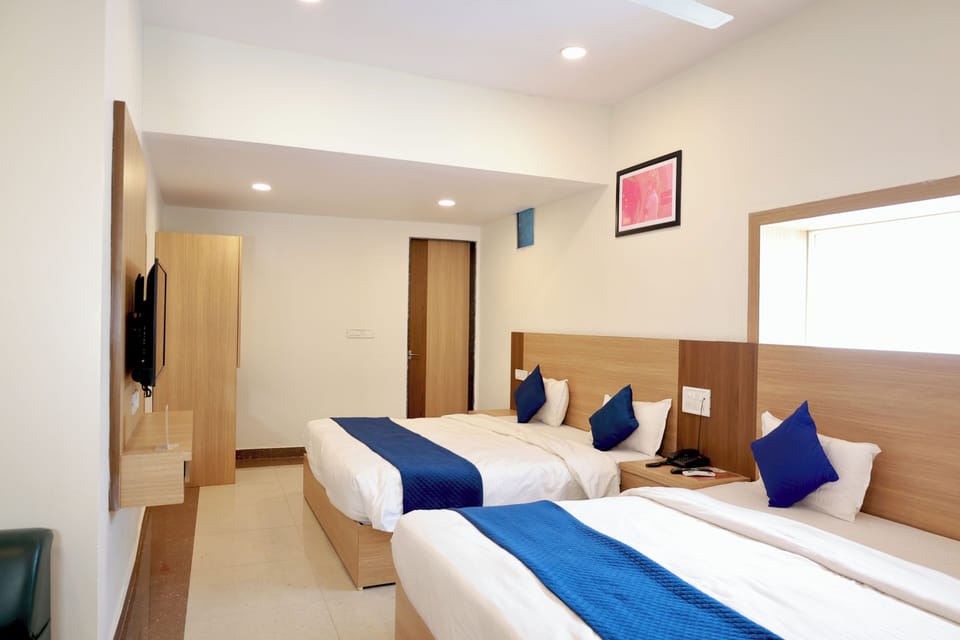 Deluxe Double Room, City View | Desk, laptop workspace, free WiFi
