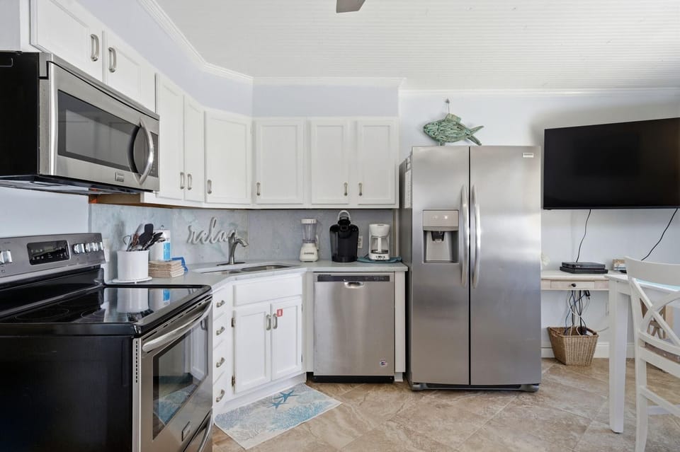 Condo, 1 Queen Bed with Sofa bed (Gulf Village 207) | Private kitchen