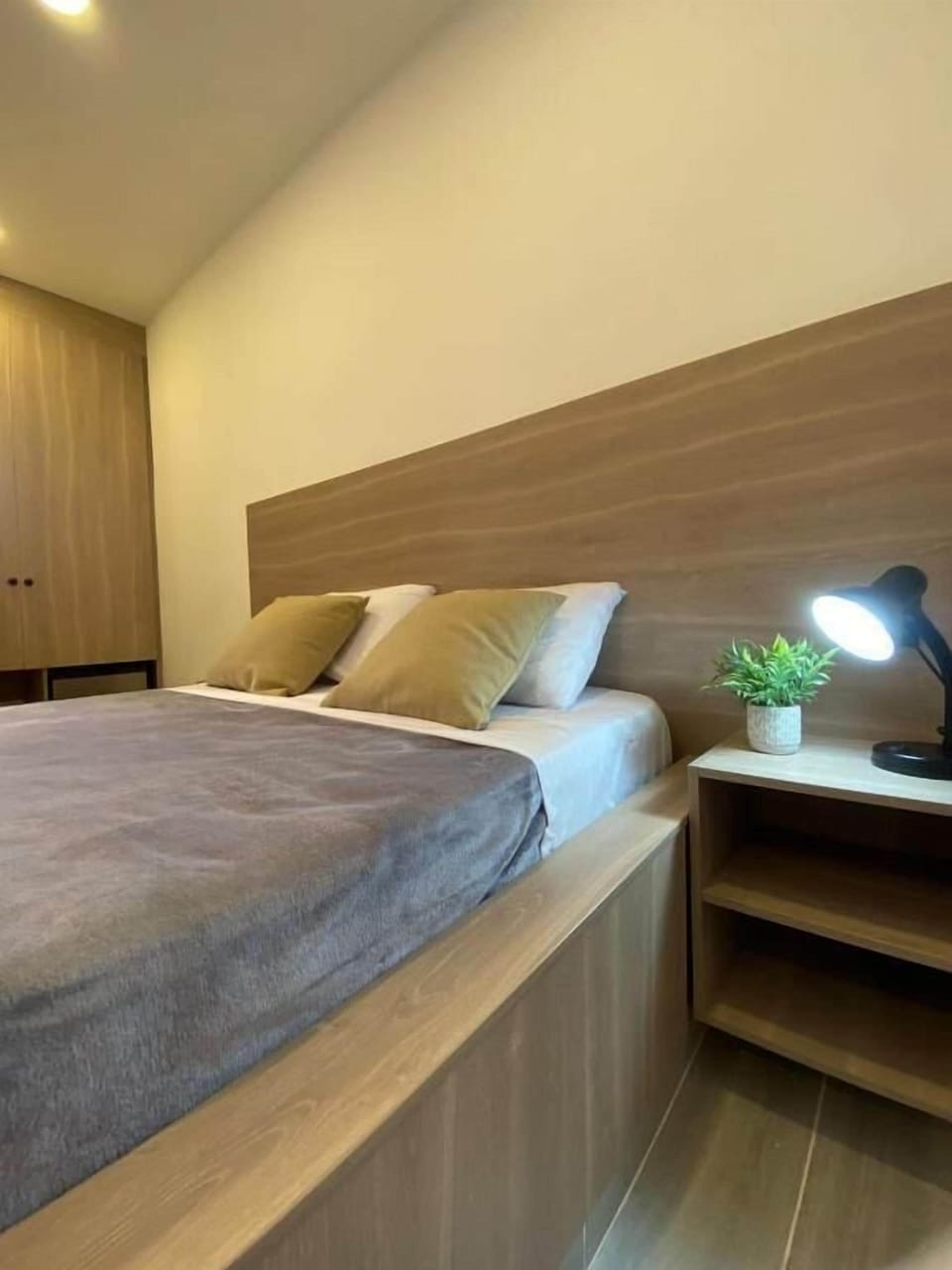 Deluxe Double Room | Laptop workspace, iron/ironing board (on request), WiFi (free)