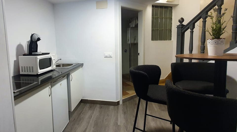 Superior Studio Suite | Individually decorated, individually furnished, desk, laptop workspace