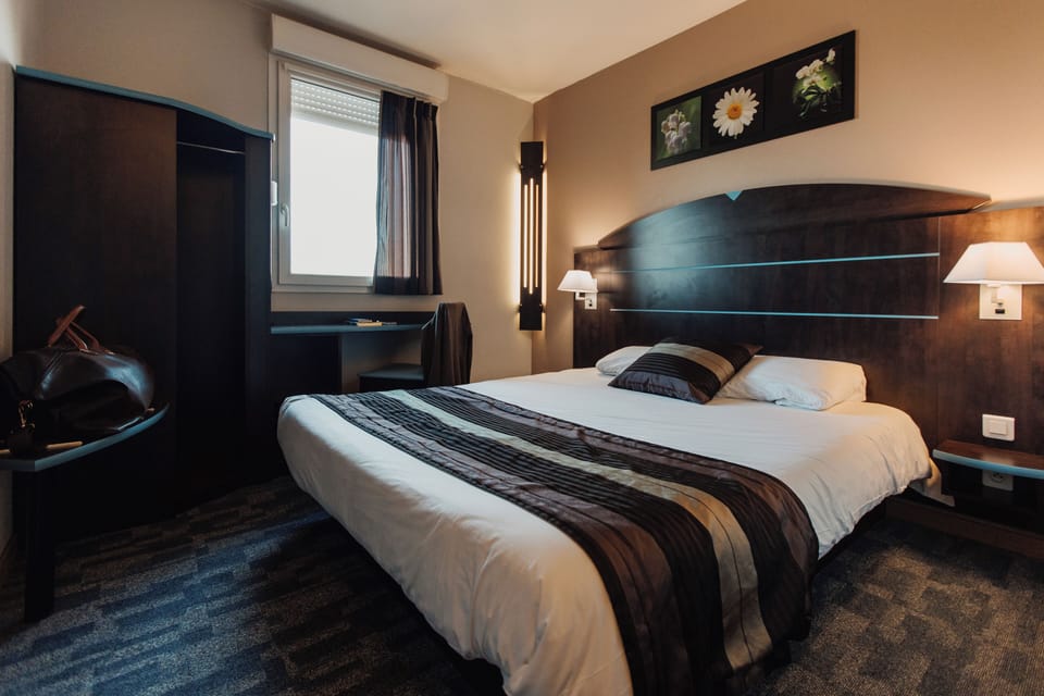 Double Room | Desk, laptop workspace, soundproofing, iron/ironing board