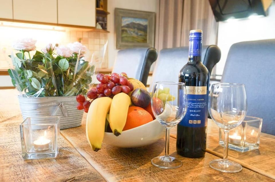 House, Multiple Beds, Kitchen, Garden View | Food and drink