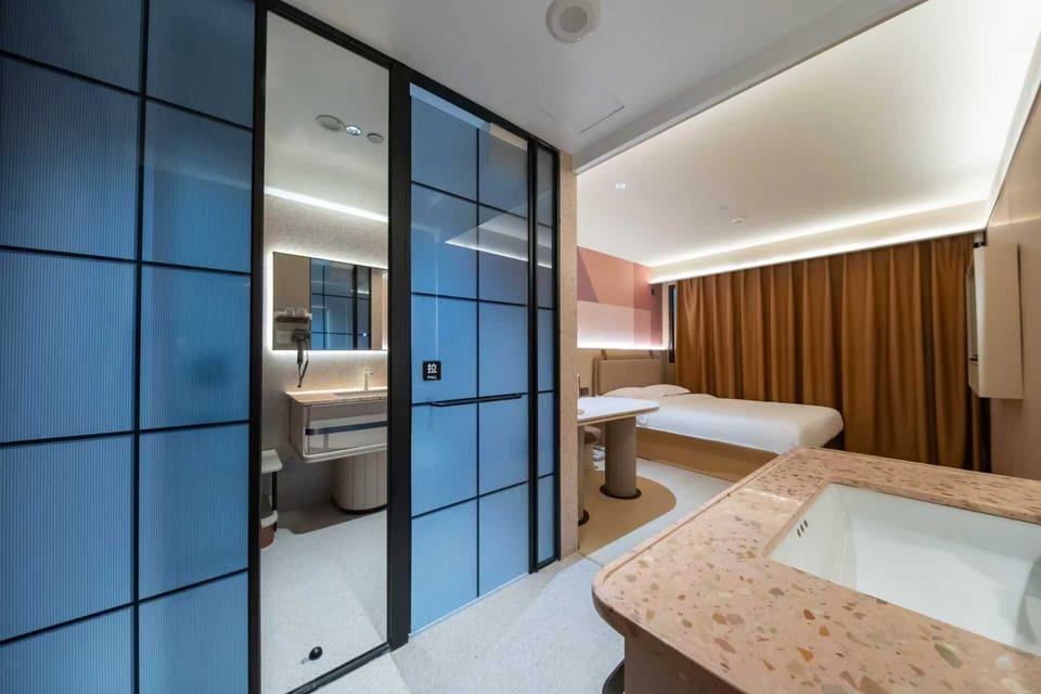 Basic Double Room, Courtyard View | Bathroom | Shower, free toiletries, hair dryer, towels