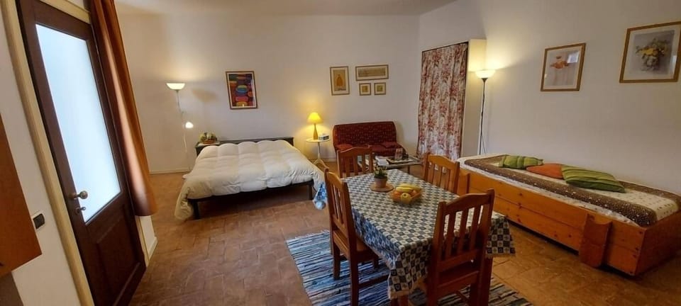Studio | Free cribs/infant beds, rollaway beds, free WiFi, bed sheets