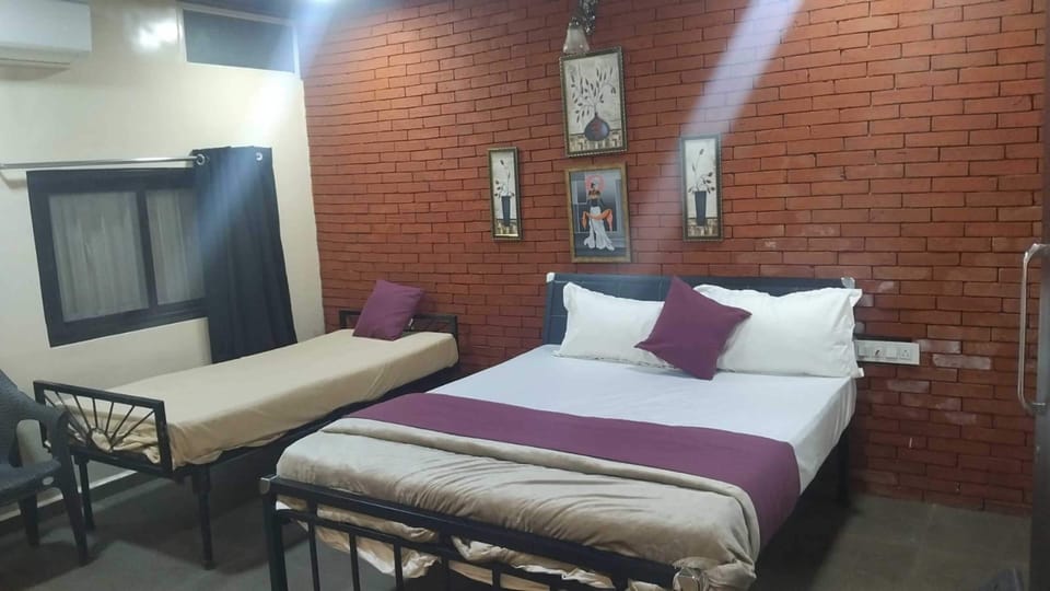 Triple Room | Free WiFi, bed sheets