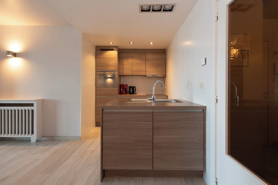 Classic Apartment, 4 Bedrooms | Private kitchen