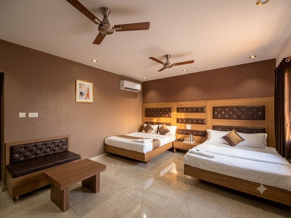 Superior Room, City View | Premium bedding, WiFi (free), bed sheets