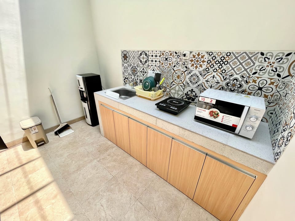 Deluxe Villa, Garden View | Private kitchen | Fridge, microwave, stovetop, cookware/dishes/utensils