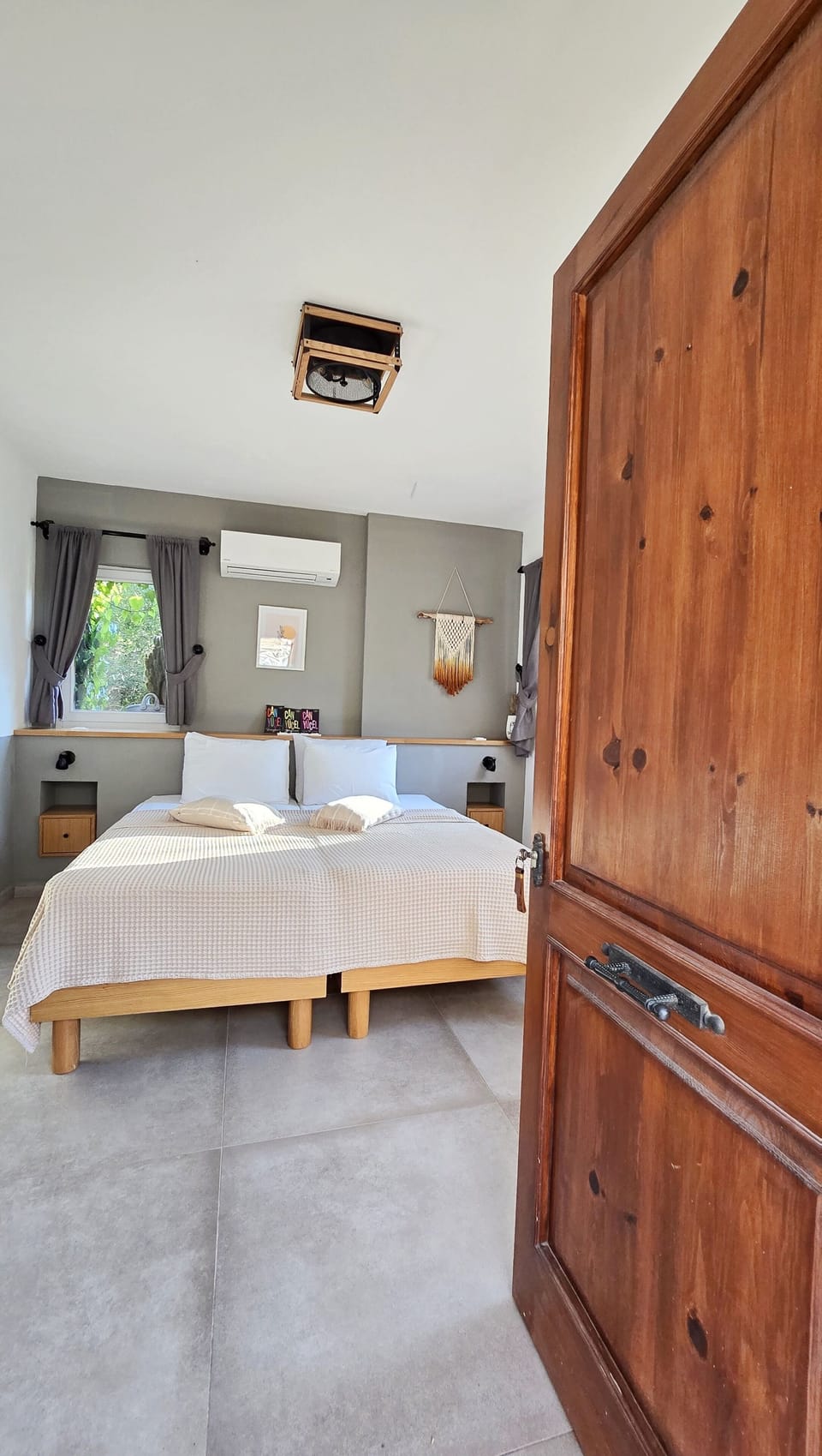 Premium bedding, minibar, laptop workspace, free WiFi