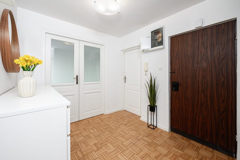 Classic Apartment, City View | Interior