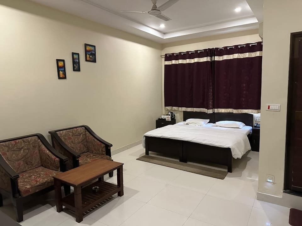 Deluxe Room, City View | Iron/ironing board, free WiFi