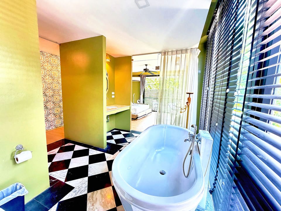 Deluxe Double Room, 1 King Bed, Hill View | Bathroom | Free toiletries, hair dryer, slippers, towels