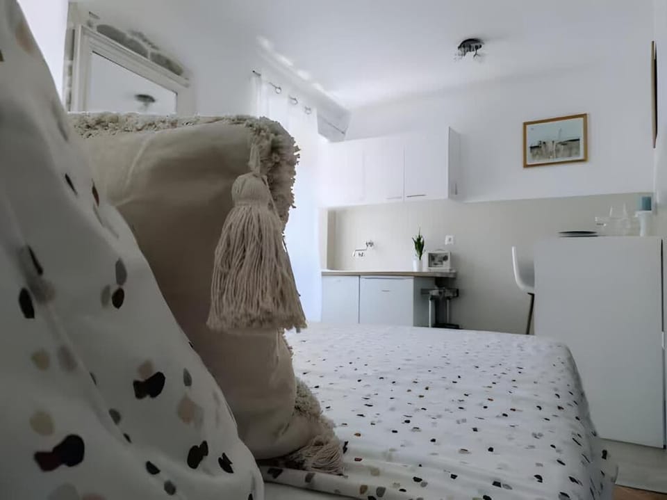 Classic Apartment, City View | Desk, laptop workspace, free WiFi