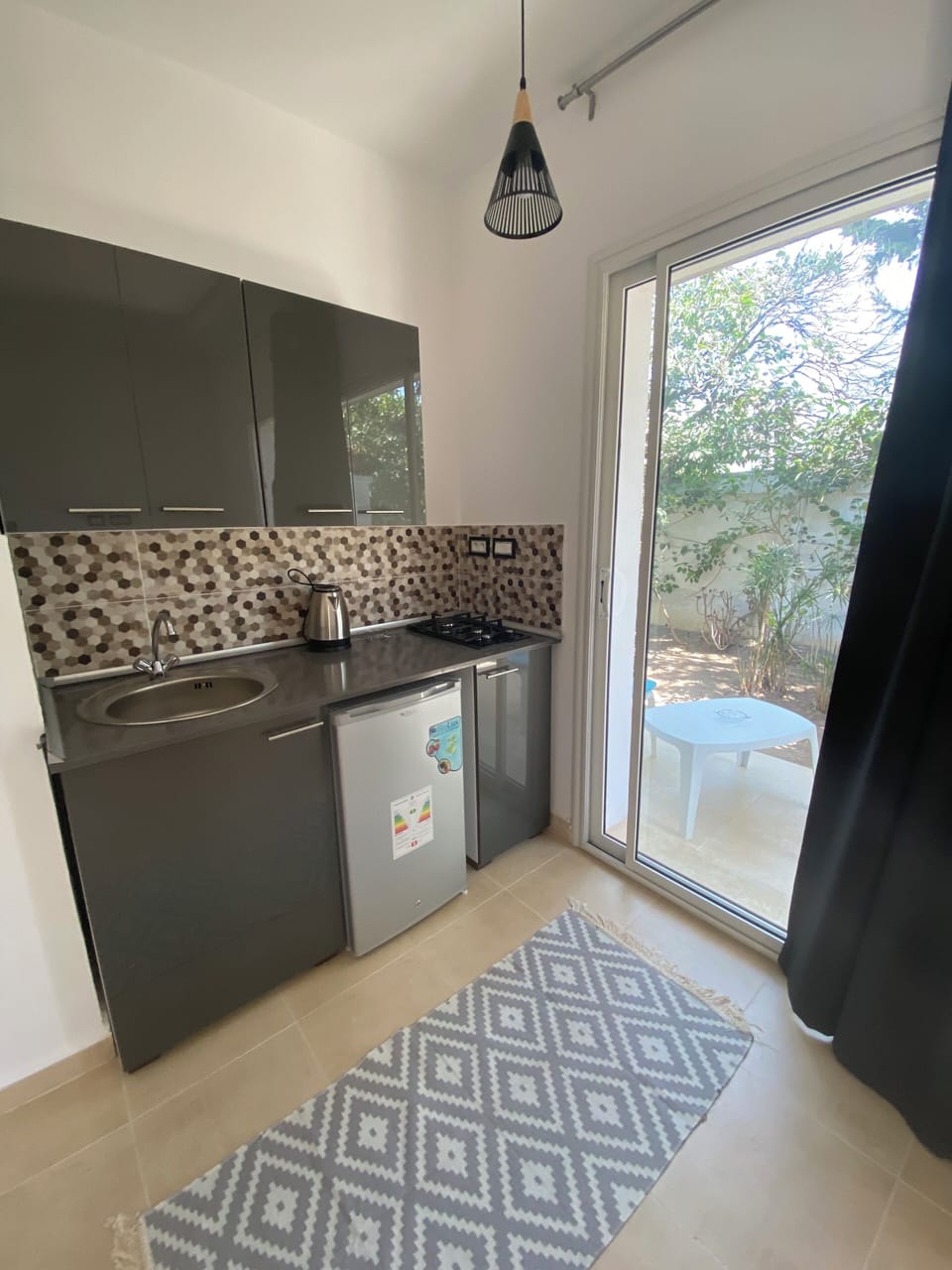 Standard Studio Suite, Garden View | Private kitchen