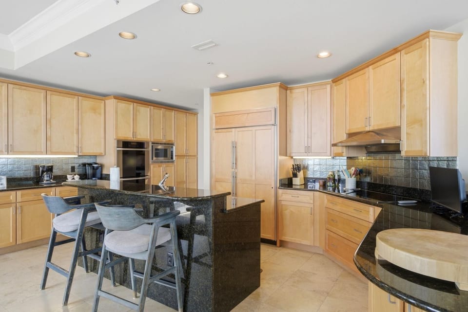 Condo, Multiple Beds (Mediterranean West 1002) | Private kitchen