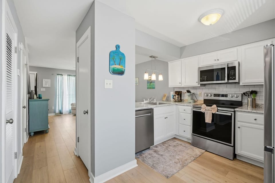 Condo, 1 Queen Bed with Sofa bed (Sand Dollar 30) | Private kitchen