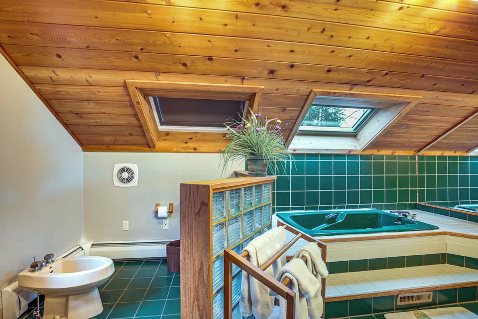 Sauna & Pool Table: Family Home on Lake Chicagon Cottage in Michigan