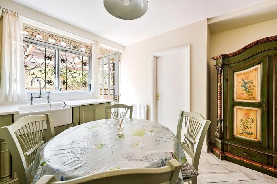 Family Villa, Balcony, Courtyard View | Dining