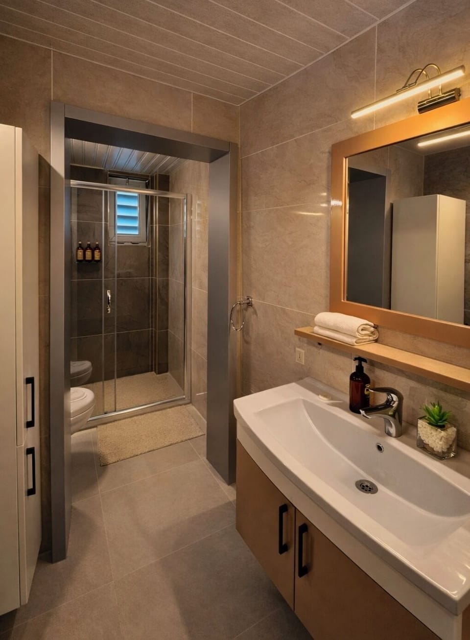 Standard Room | Bathroom | Jetted tub, rainfall showerhead, hair dryer, slippers