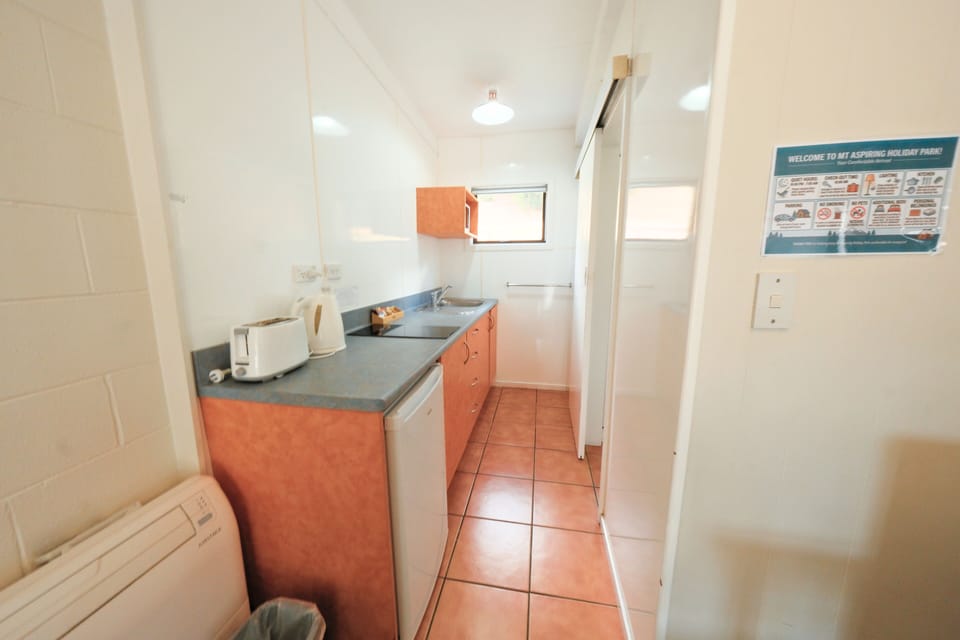 Family Apartment, 2 Bedrooms, Mountain View | Private kitchen | Mini-fridge, microwave, cookware/dishes/utensils