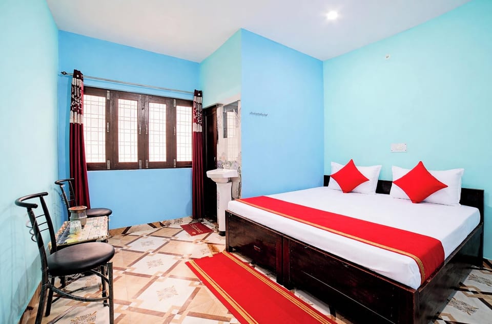 Hypo-allergenic bedding, desk, soundproofing, free WiFi