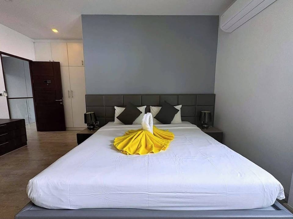 Villa, Pool View | Desk, free WiFi
