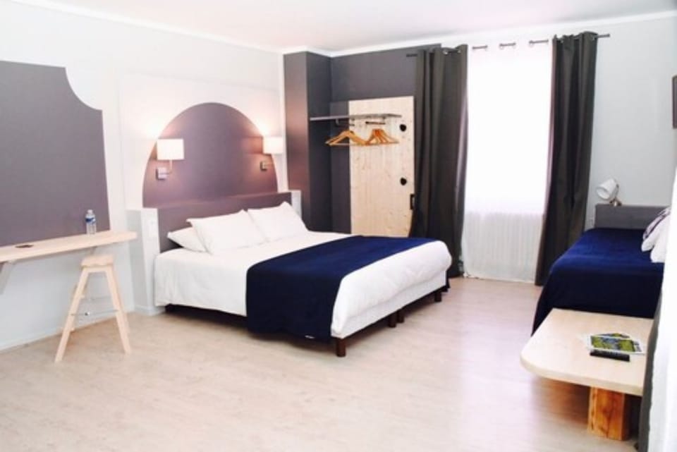 Room for 5 people | In-room safe, desk, free WiFi, bed sheets