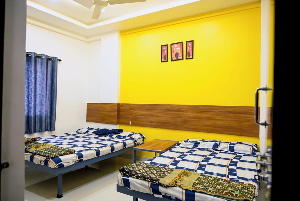 Family Room | Individually furnished, bed sheets