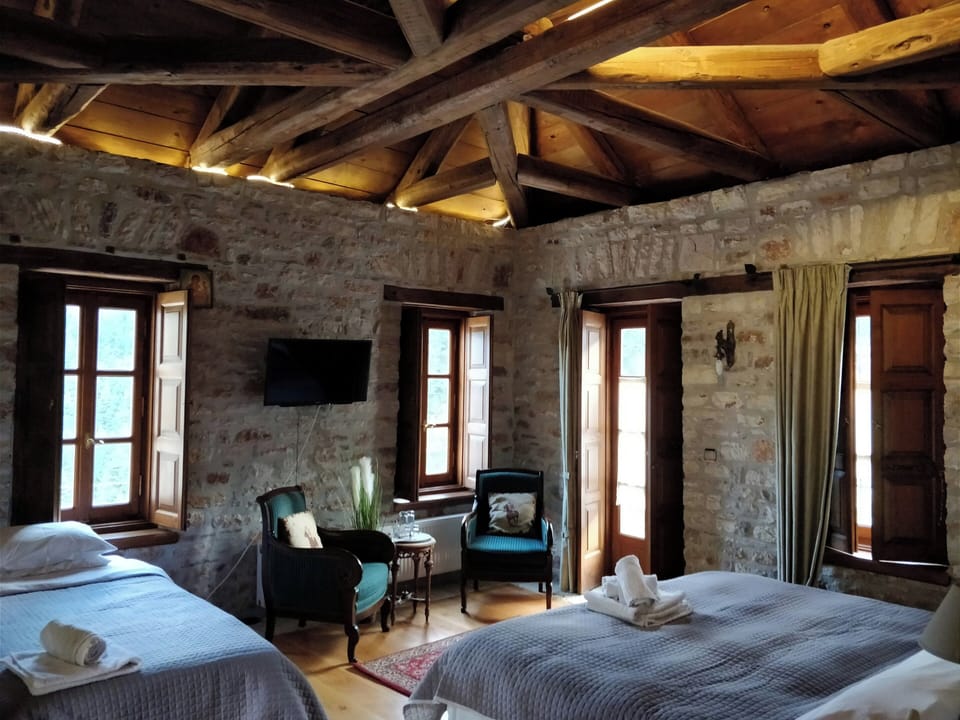 Deluxe Double or Twin Room, Balcony, City View | In-room safe, blackout drapes, soundproofing