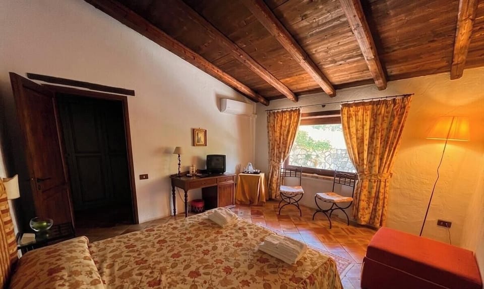 Standard Double Room, Patio, Garden View | Minibar, in-room safe, desk, laptop workspace
