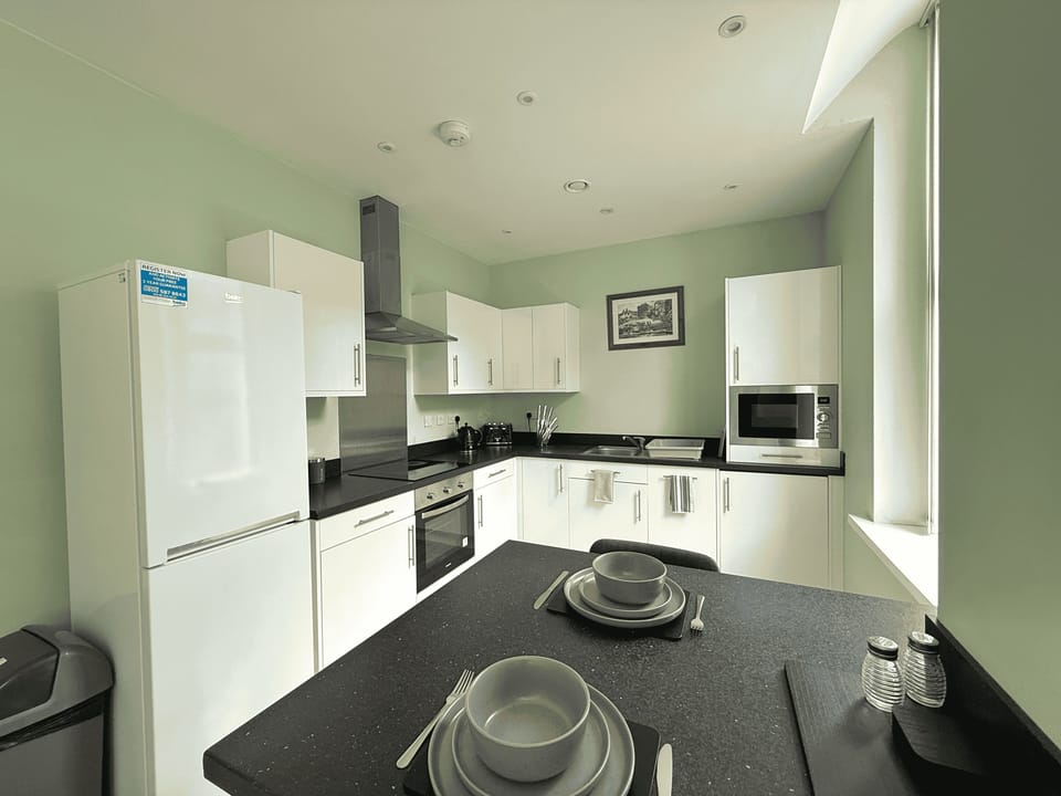 Standard Apartment | Private kitchen | Full-size fridge, microwave, oven, stovetop