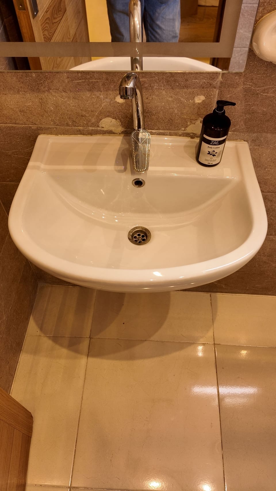 Triple Room, City View | Bathroom | Hair dryer, towels, soap, shampoo
