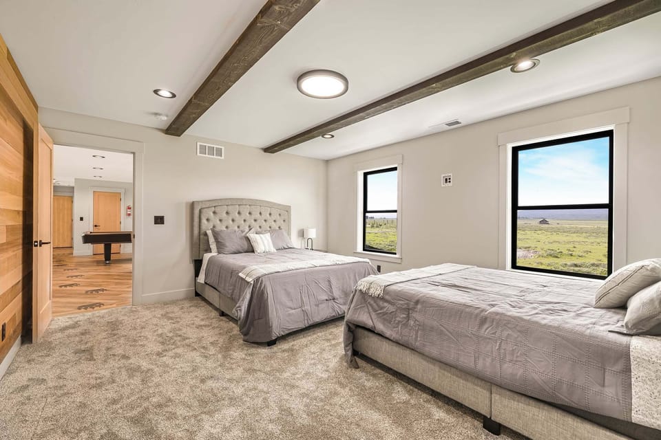 7 bedrooms, bed sheets