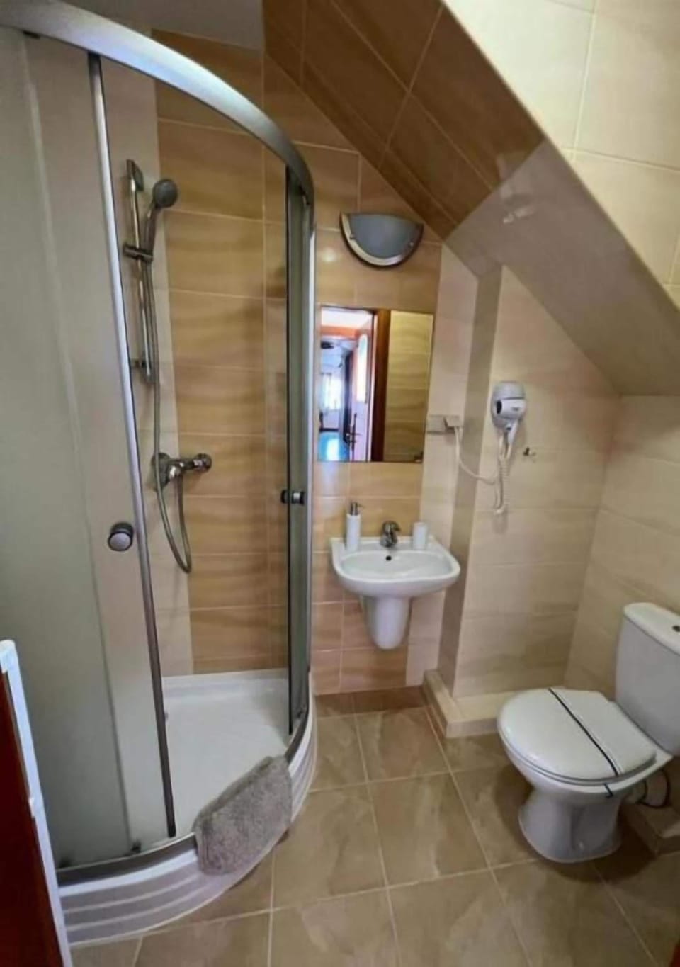 Classic Triple Room, Balcony, Partial Sea View | Bathroom
