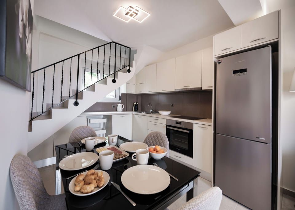Luxury Duplex, Sea View | Private kitchen