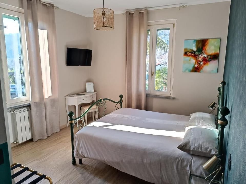 Double Room, Garden View | In-room safe, desk, soundproofing, iron/ironing board