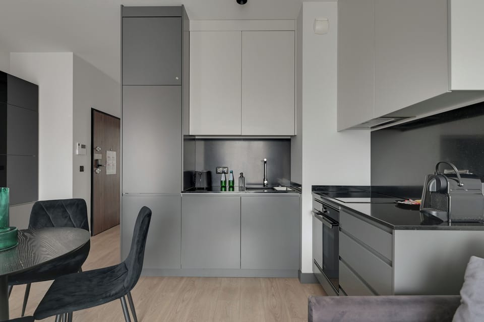 Private kitchen | Oven, dishwasher, toaster, cookware/dishes/utensils