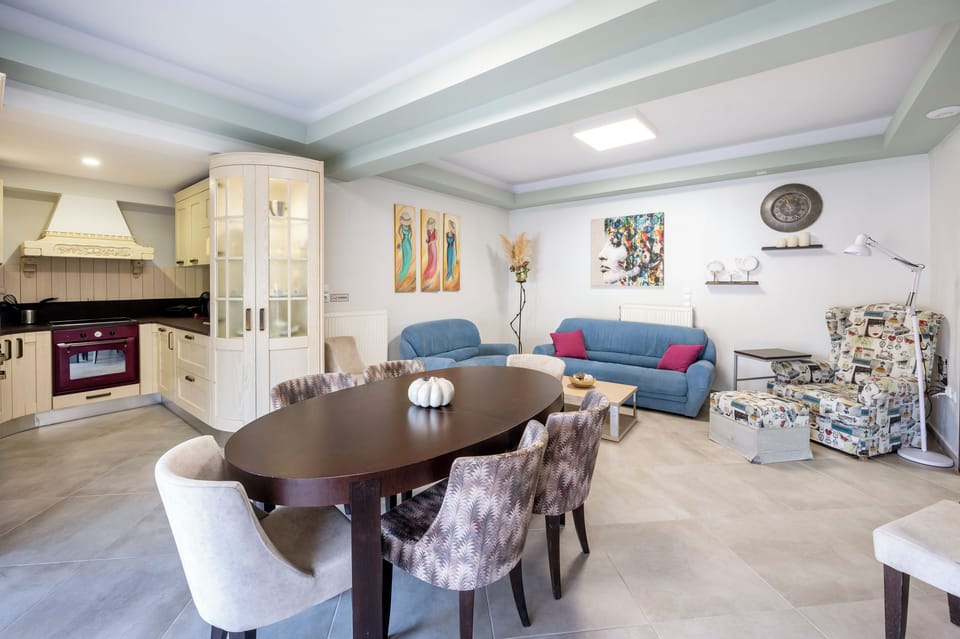 Deluxe Apartment, Balcony, Mountain View | Interior