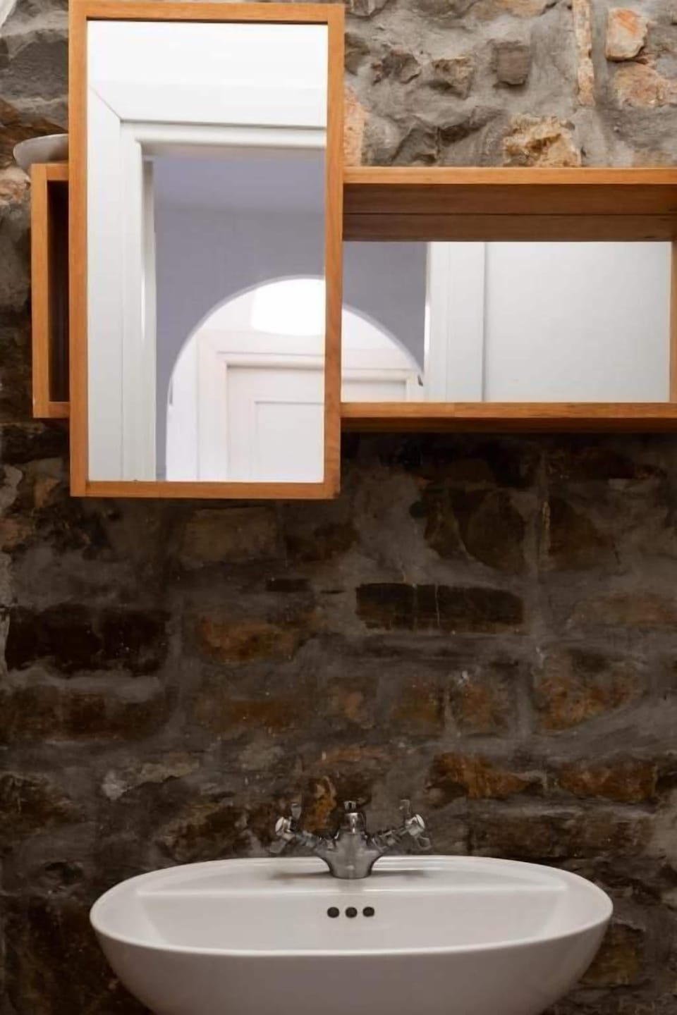 Deluxe Studio | Bathroom | Free toiletries, hair dryer, bidet, towels
