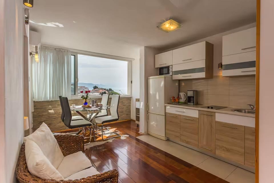 Apartment (A1) | Private kitchen | Fridge, microwave, stovetop, espresso maker