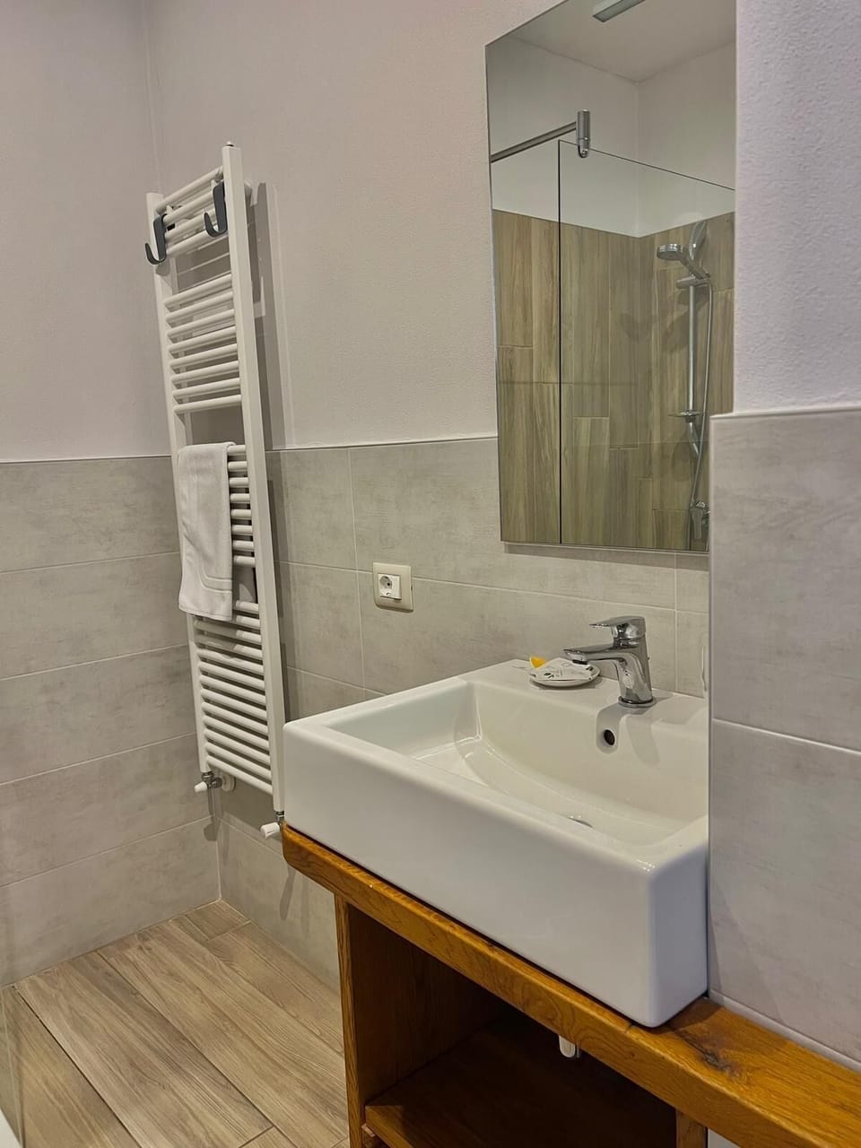 Comfort Double Room, Balcony, Hill View | Bathroom